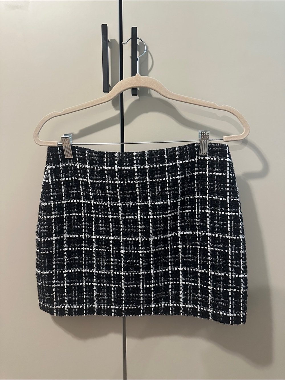 Alice + Olivia Black and White Tweed Plaid Mini Skirt NWOT Size 8